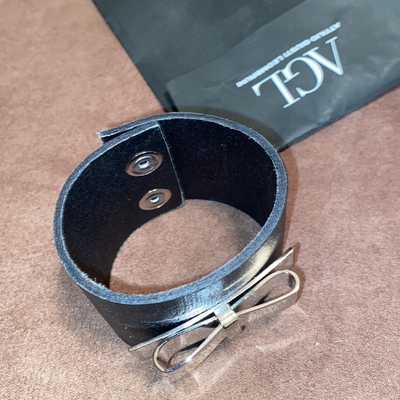 AGL Leather Bracelet with metal bow - Picture 13 of 17